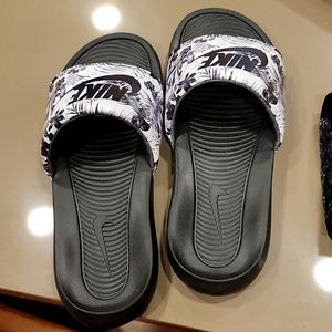 Nike flip flops. Super comfy!!!